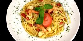 Pâtes aux scampis et tomates fraîches
