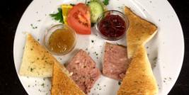 Terrine de chevreuil au foie gras et aux figues